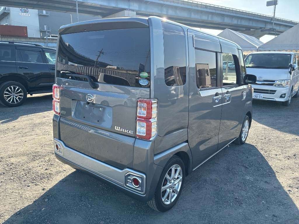 DAIHATSU WAKE