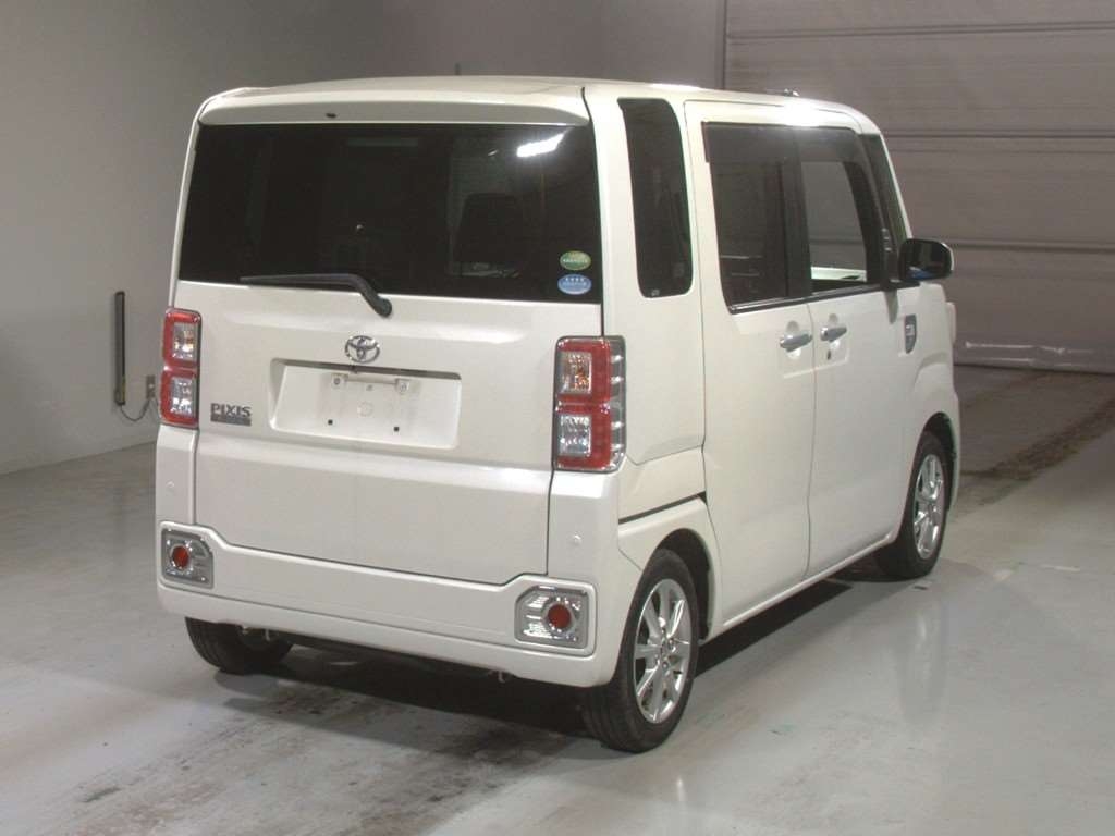 TOYOTA PIXIS MEGA