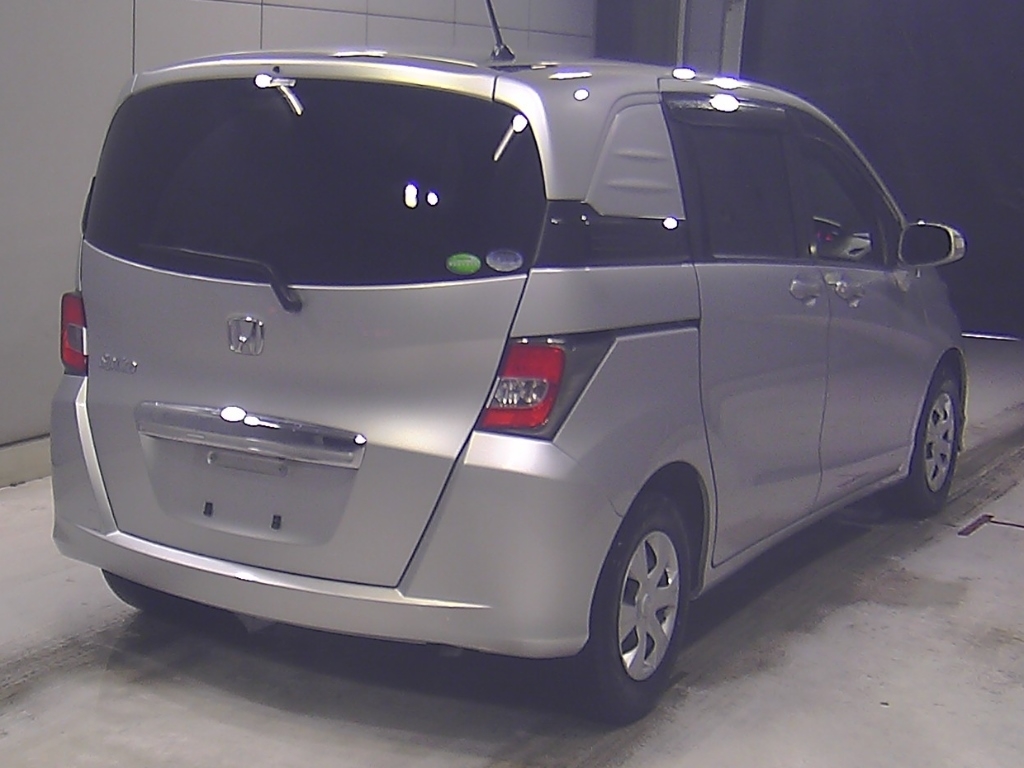 HONDA FREED SPIKE
