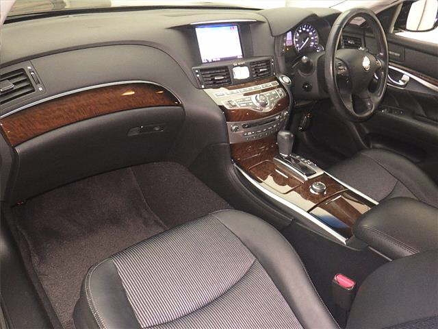 NISSAN FUGA