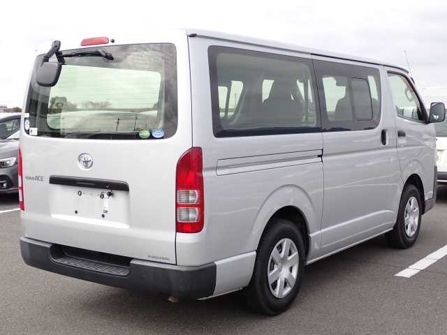 TOYOTA REGIUS ACE