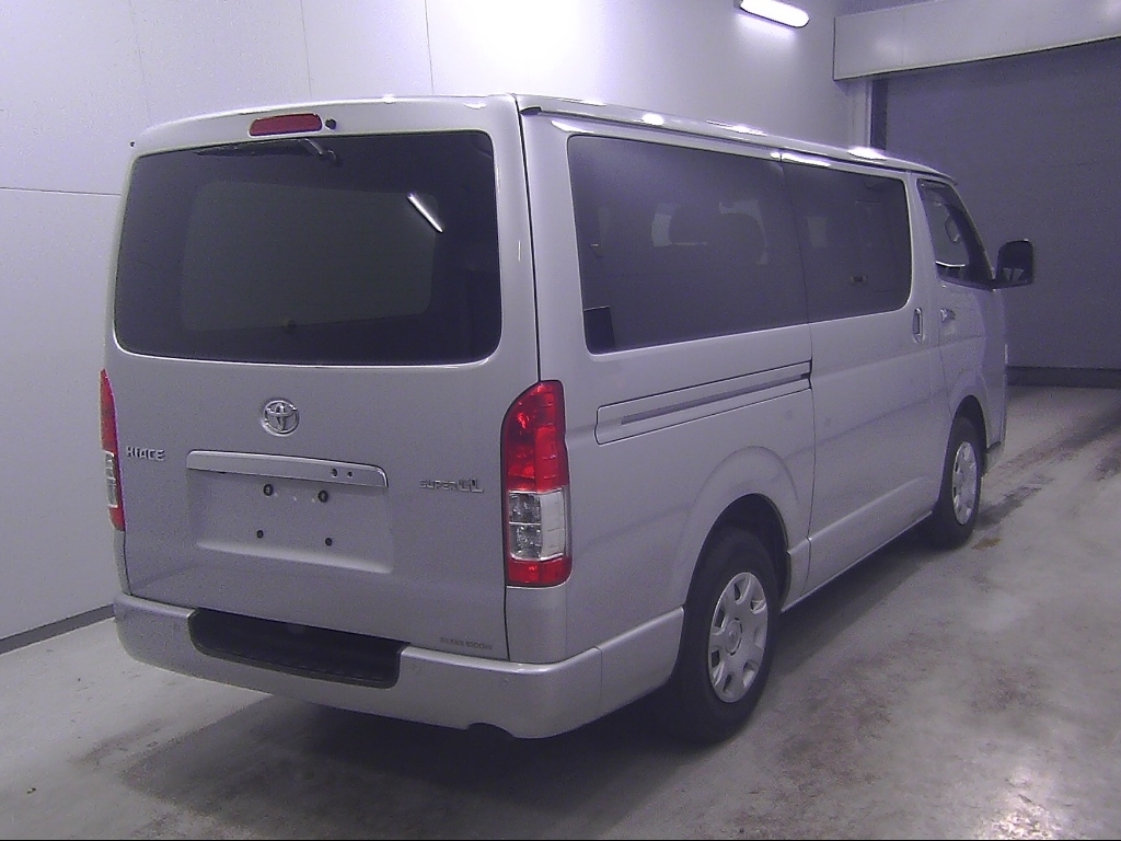 TOYOTA REGIUS ACE