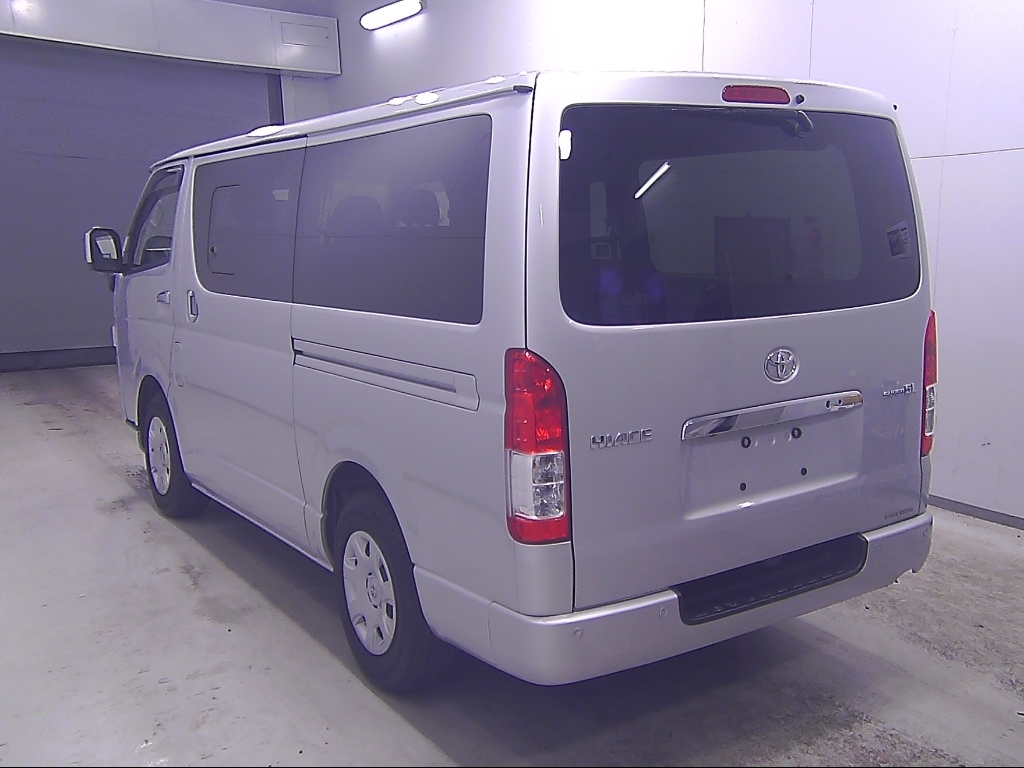 TOYOTA REGIUS ACE