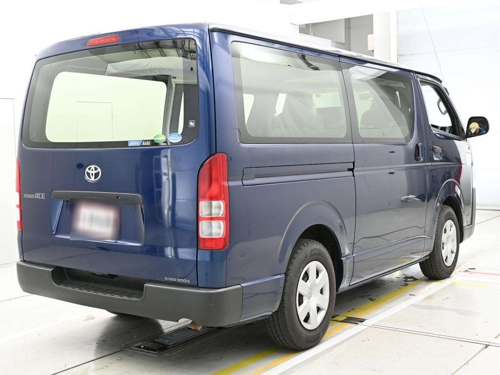 TOYOTA REGIUS ACE