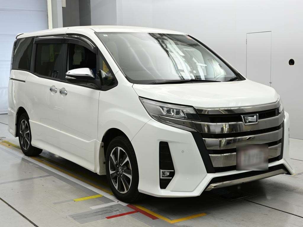 TOYOTA NOAH