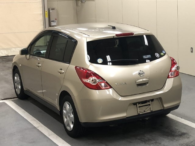 NISSAN TIIDA