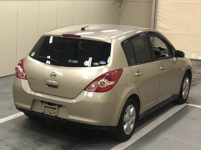 NISSAN TIIDA