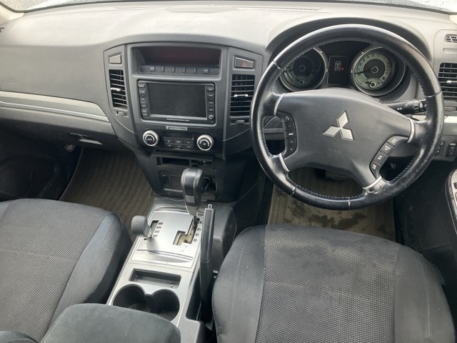 MITSUBISHI PAJERO