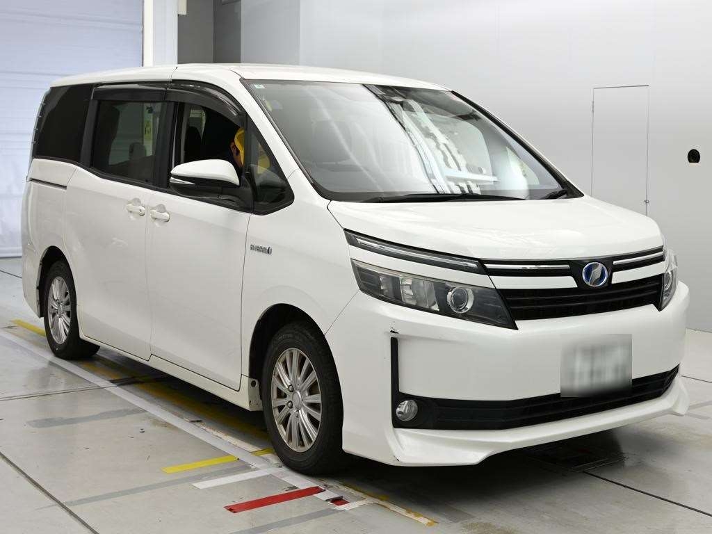 TOYOTA VOXY