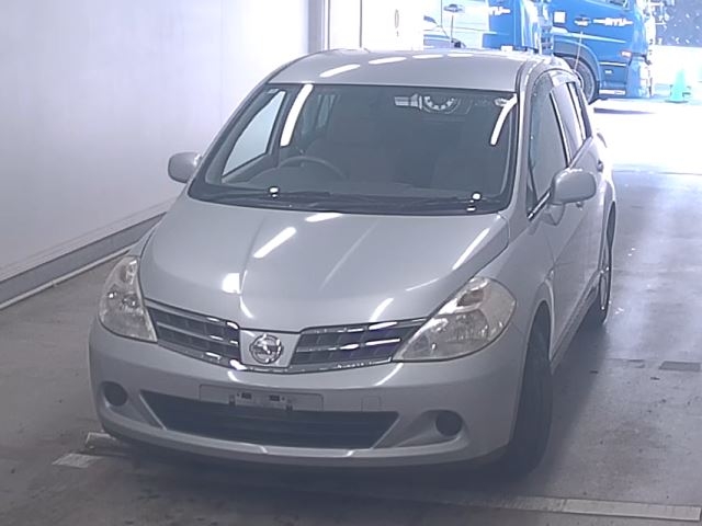 NISSAN TIIDA