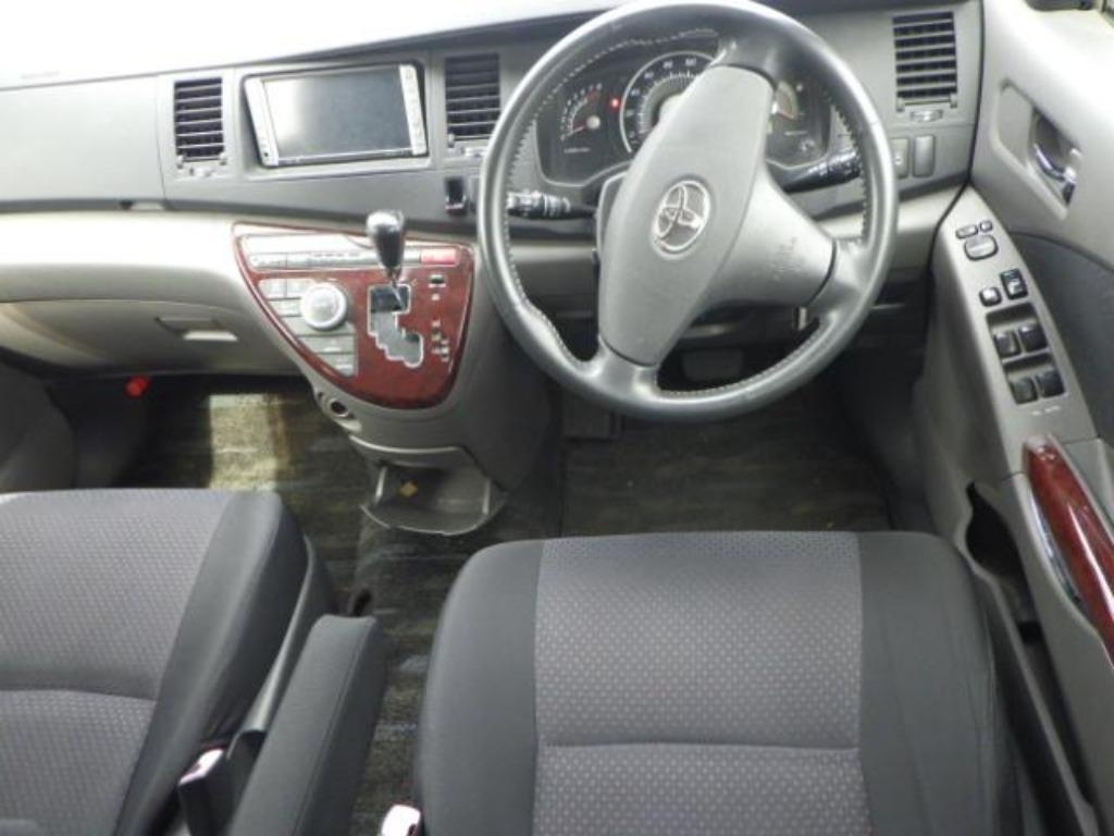 TOYOTA ISIS
