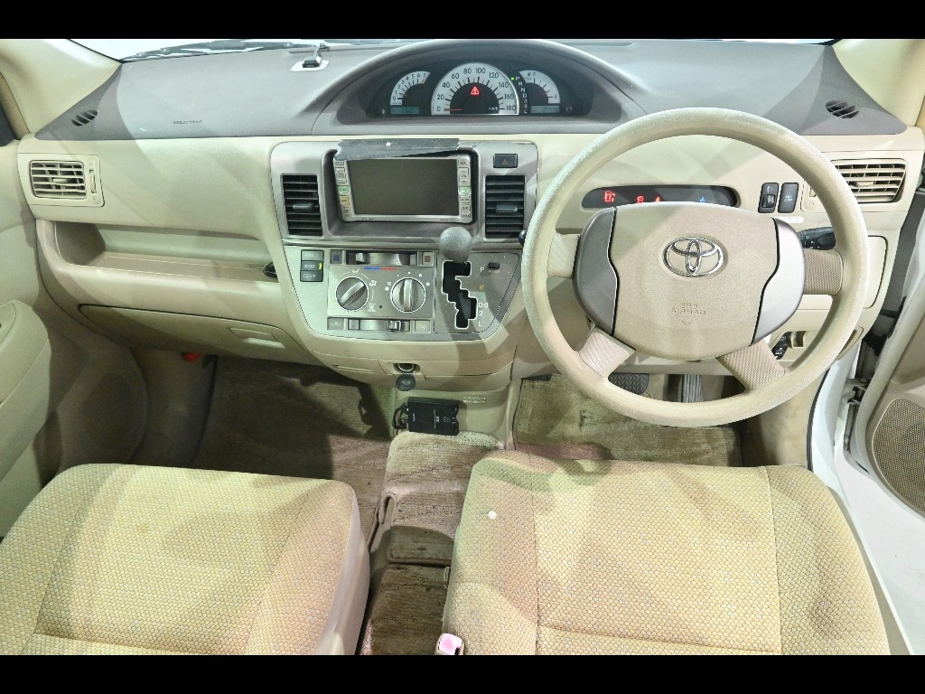 TOYOTA RAUM