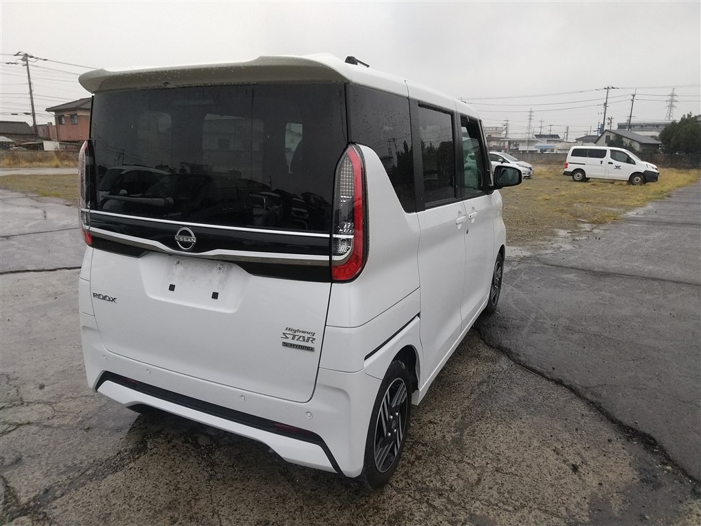 NISSAN ROOX