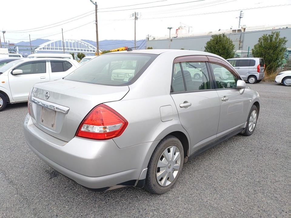 NISSAN TIIDA LATIO