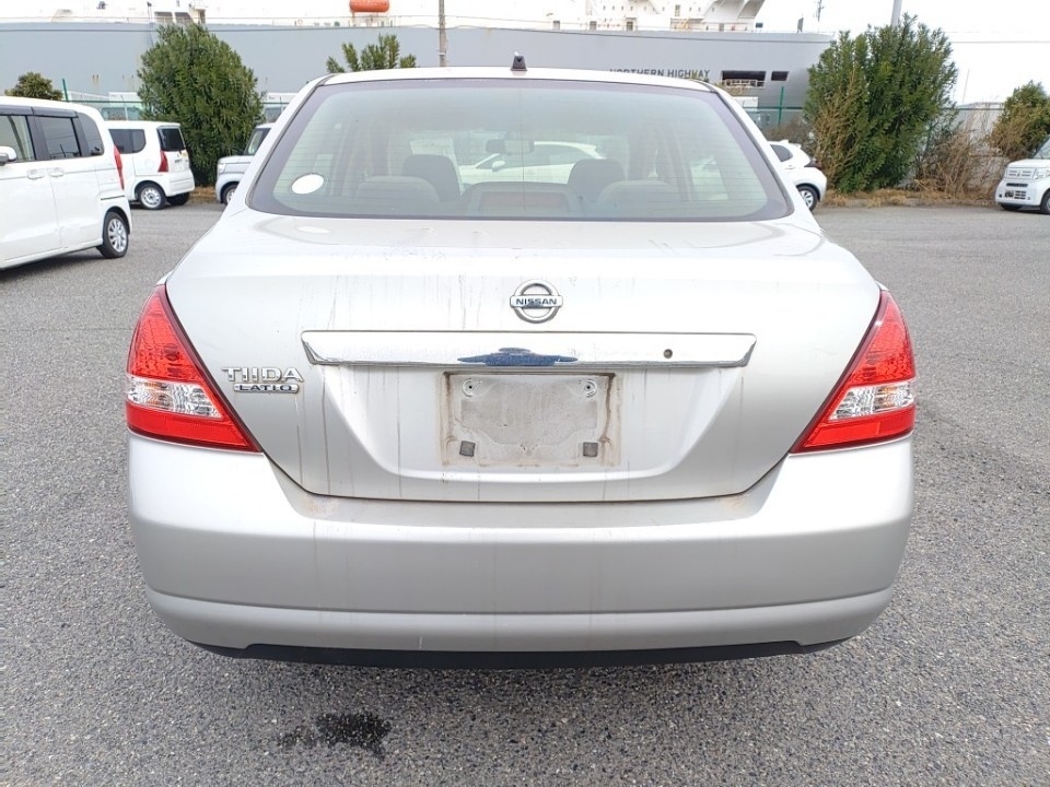 NISSAN TIIDA LATIO