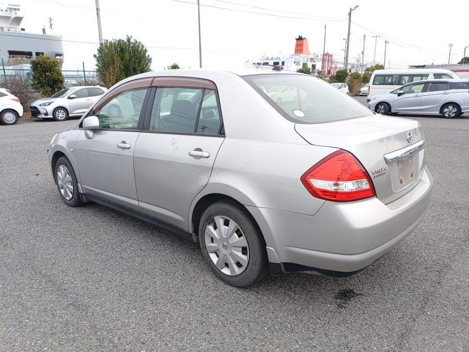 NISSAN TIIDA LATIO