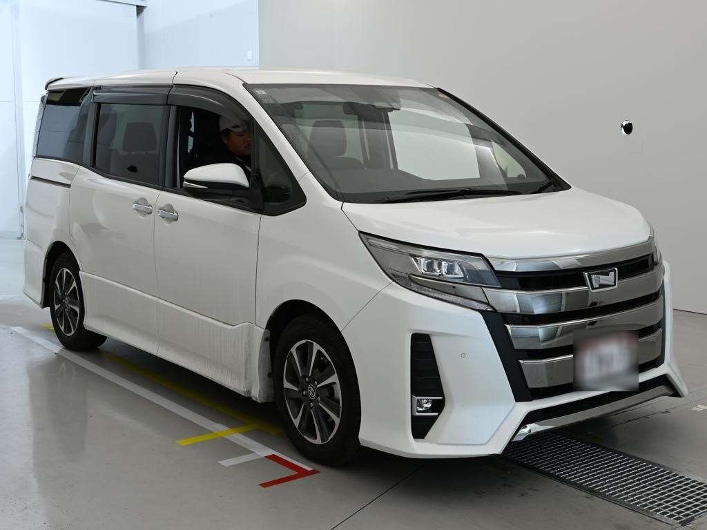 TOYOTA NOAH