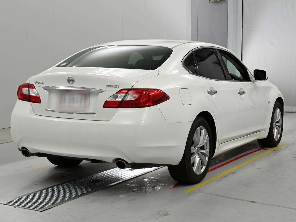 NISSAN FUGA