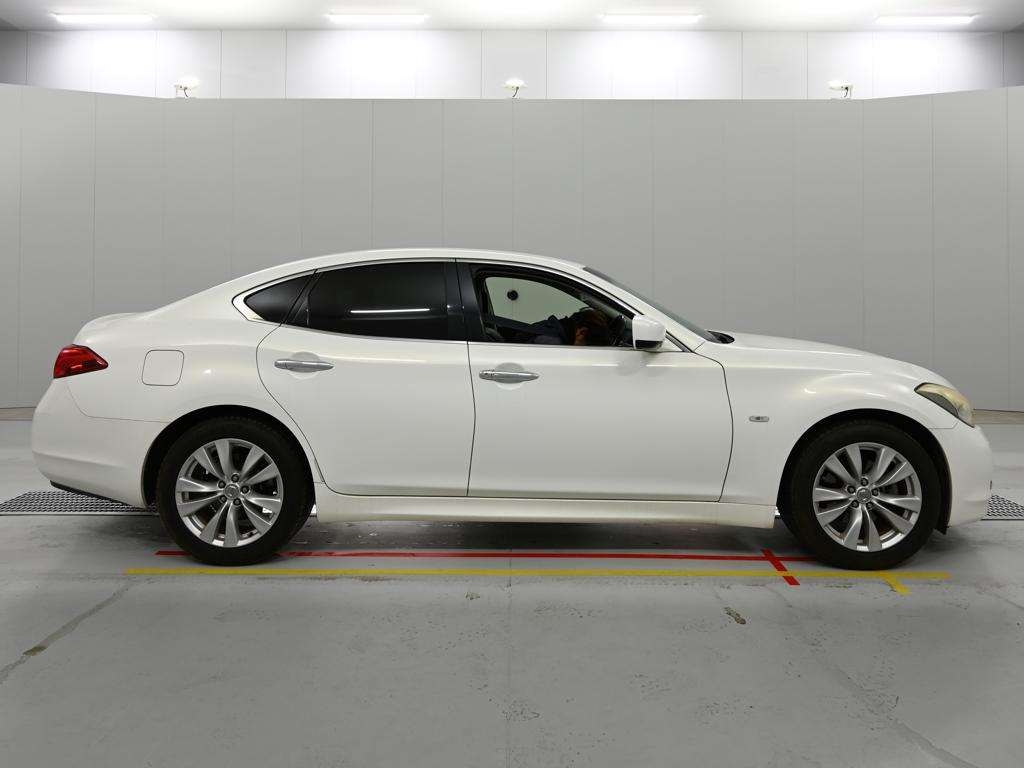 NISSAN FUGA