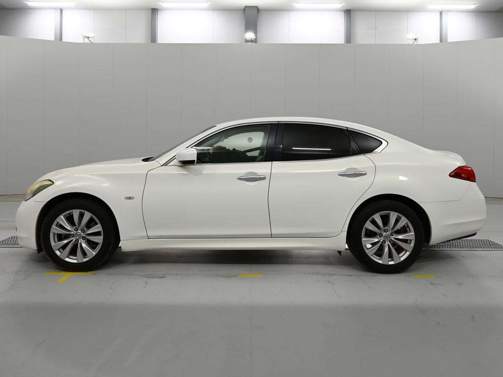 NISSAN FUGA