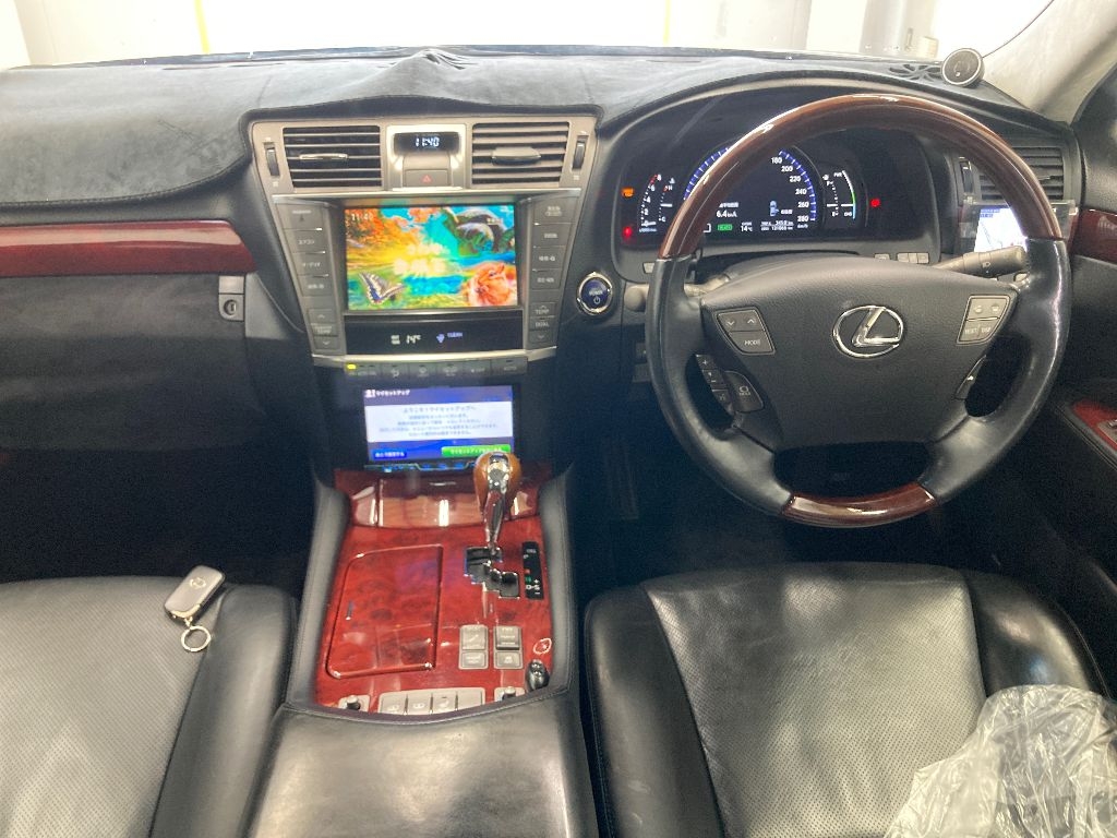 LEXUS LS600H
