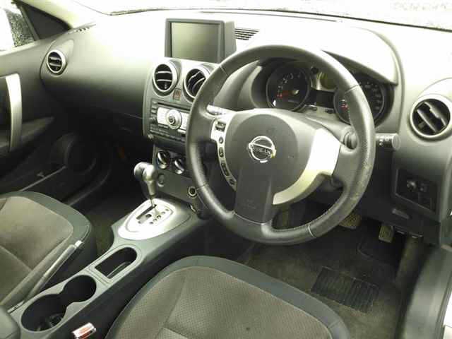 NISSAN DUALIS