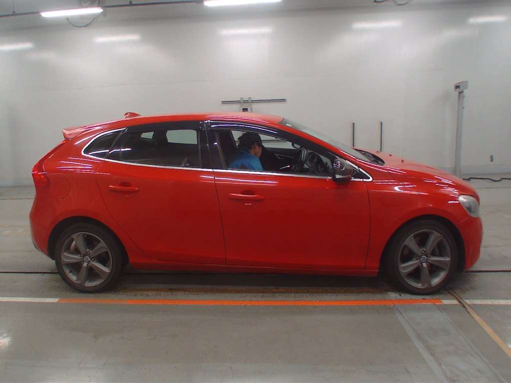 VOLVO V40