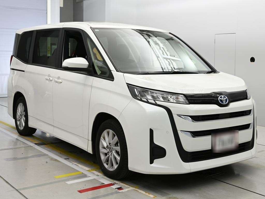 TOYOTA NOAH