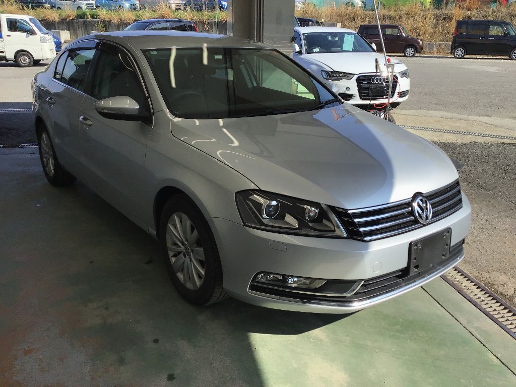 VOLKSWAGEN PASSAT