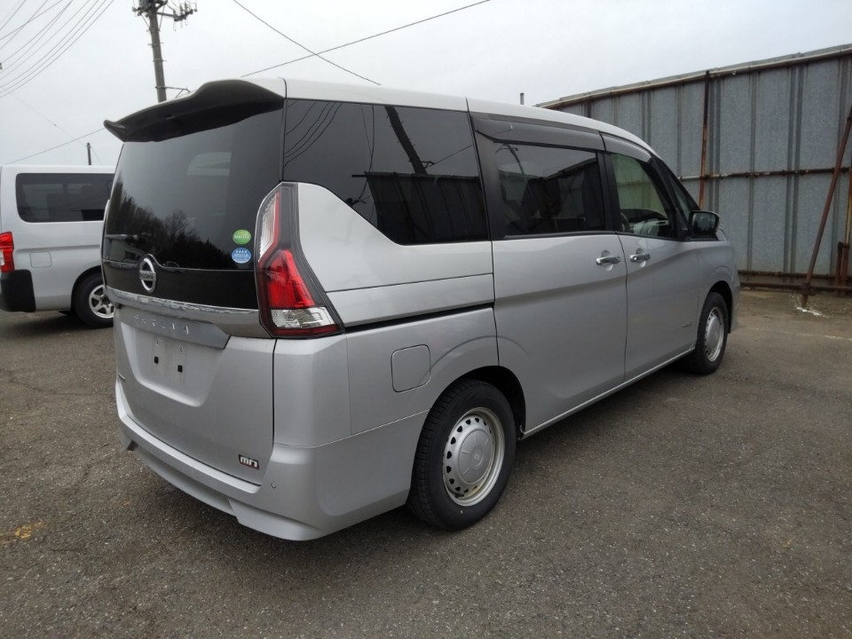 NISSAN SERENA