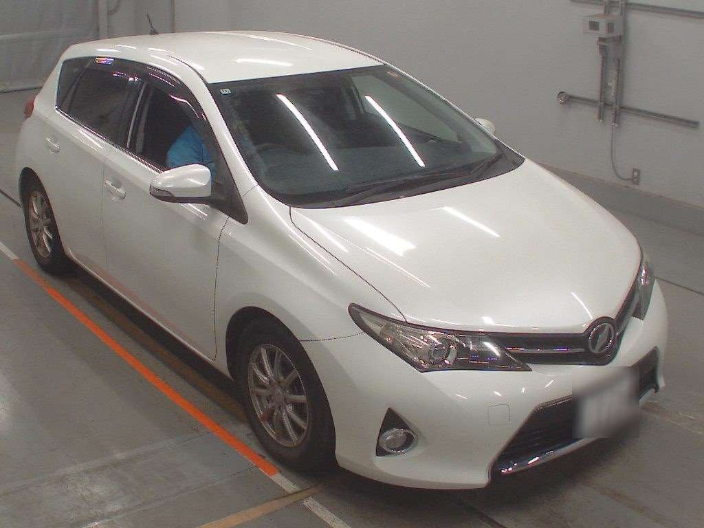 TOYOTA AURIS