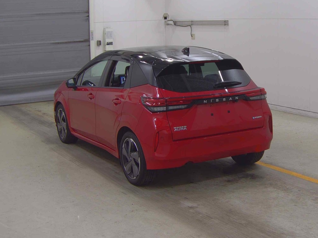 NISSAN AURA