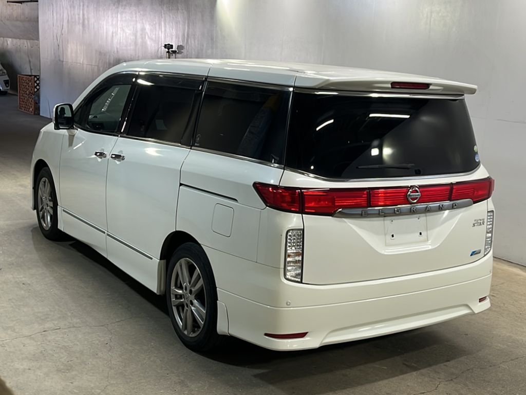 NISSAN ELGRAND