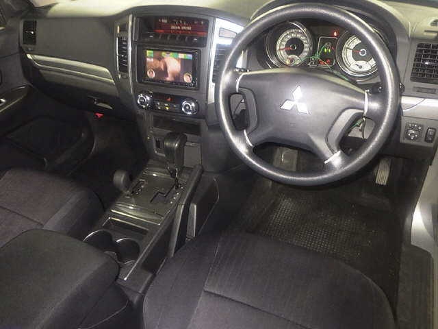 MITSUBISHI PAJERO