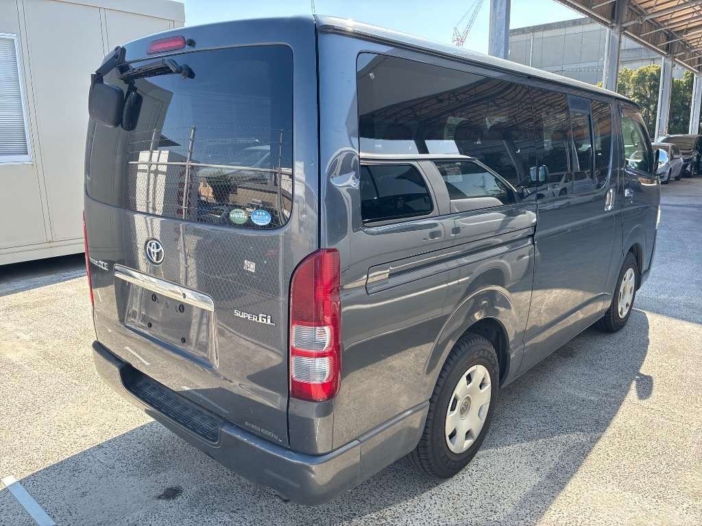 TOYOTA REGIUS ACE