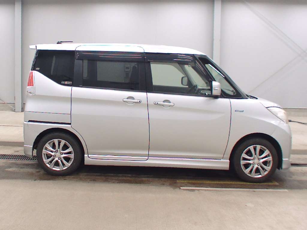 MITSUBISHI DELICA D:2