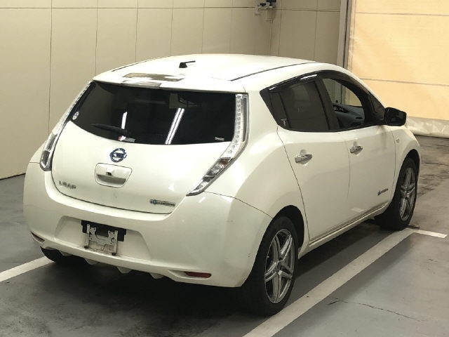 NISSAN LEAF