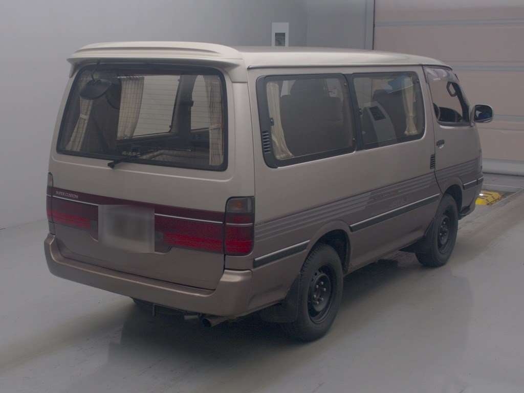 TOYOTA HIACE