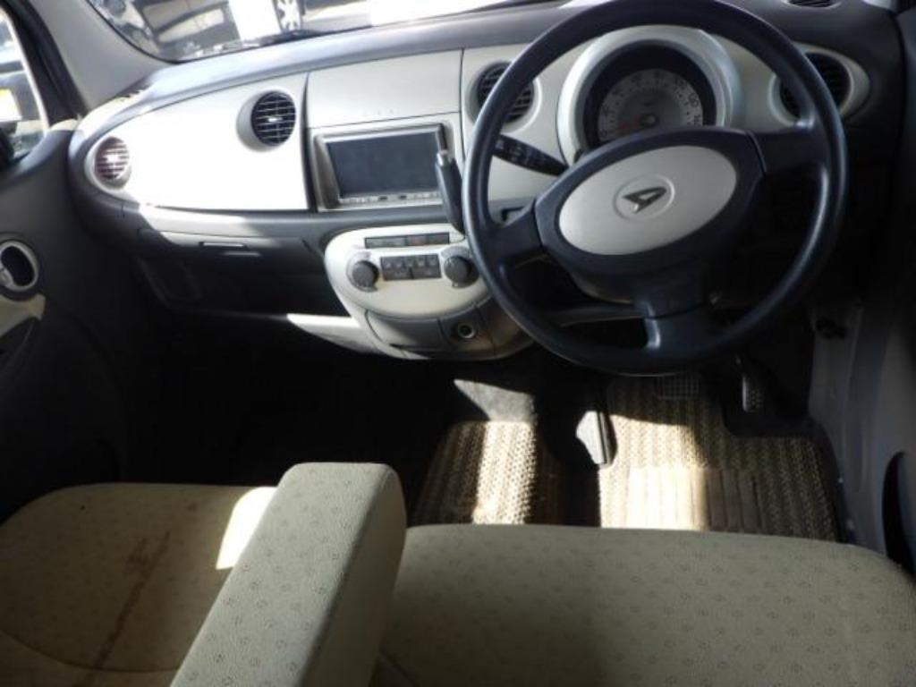 DAIHATSU MOVE LATTE