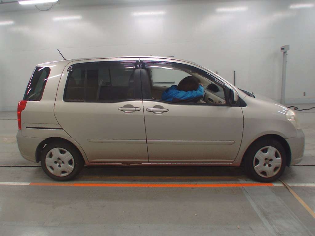 TOYOTA RAUM