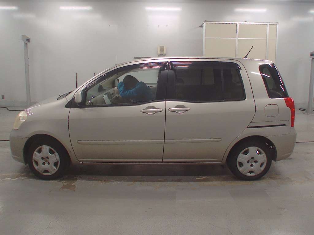 TOYOTA RAUM