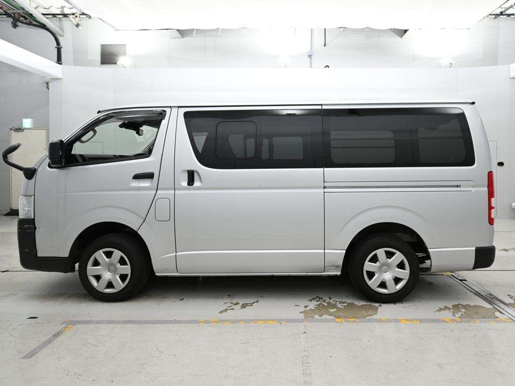 TOYOTA REGIUS ACE