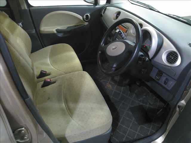 DAIHATSU MOVE LATTE