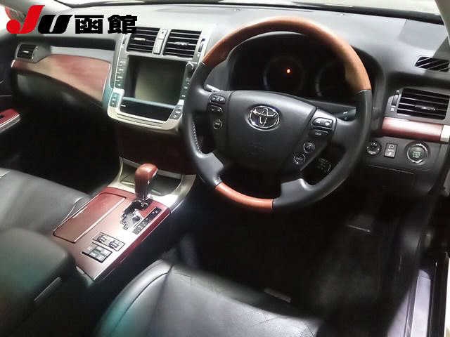 TOYOTA CROWN MAJESTA