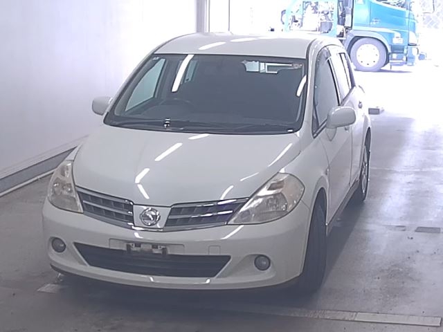NISSAN TIIDA