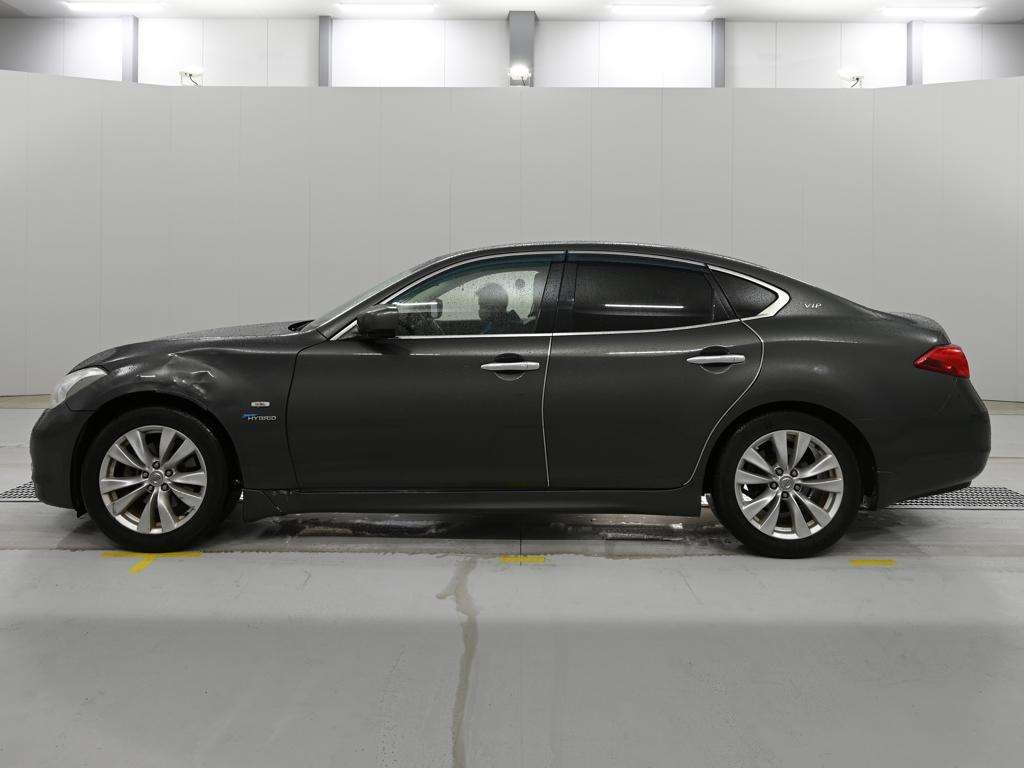 NISSAN FUGA