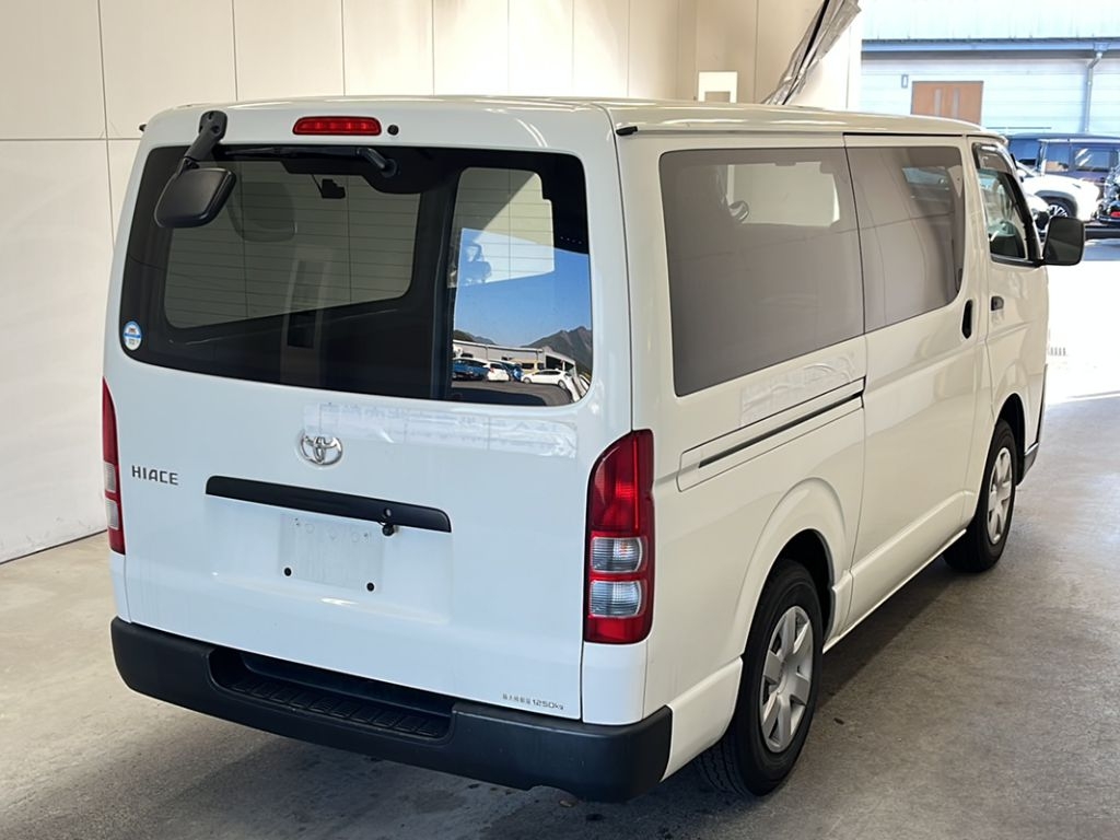 TOYOTA REGIUS ACE