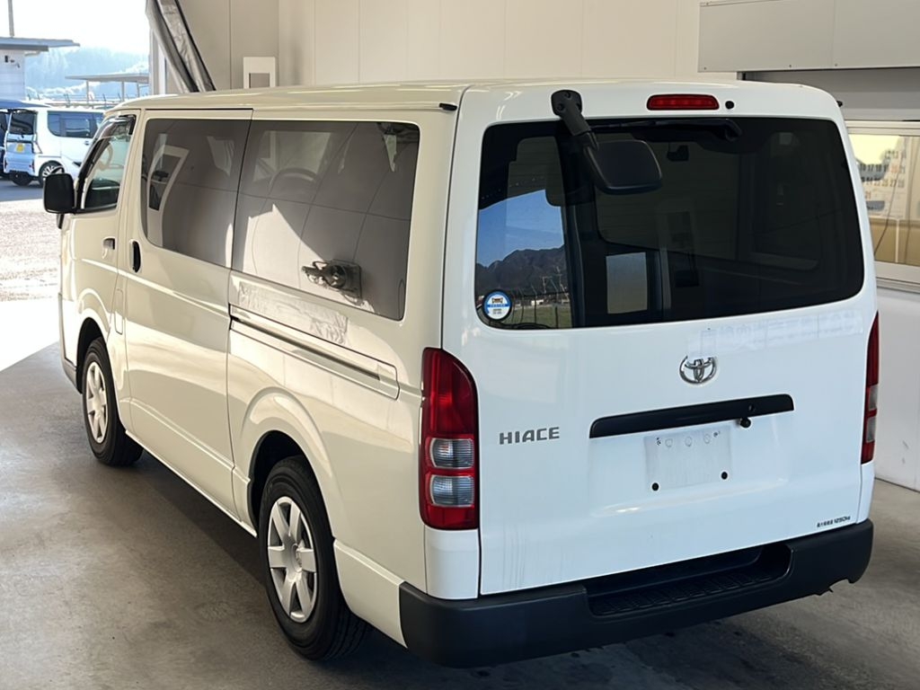 TOYOTA REGIUS ACE