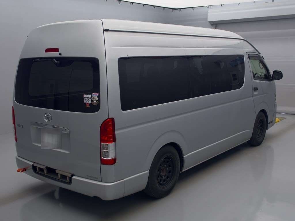 TOYOTA REGIUS ACE