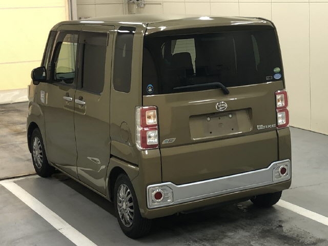 DAIHATSU WAKE